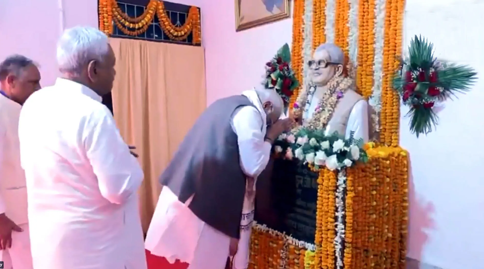 PM Modi ने जननायक कर्पूरी ठाकुर को अर्पित की श्रद्धांजलि, बिहार विधानसभा चुनाव प्रचार का किया आगाज