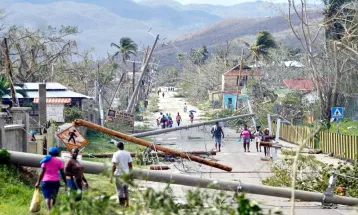 Jamaica में तूफान मेलिसा ने मचाई तबाही, लोग कीचड़ में ढूंढ रहे खाने-पीने की चीजें