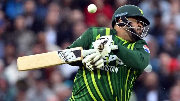 Pakistani cricketer आजम खान ने माना, भारतीय टीम के सामने कहीं नहीं टिकता पाक