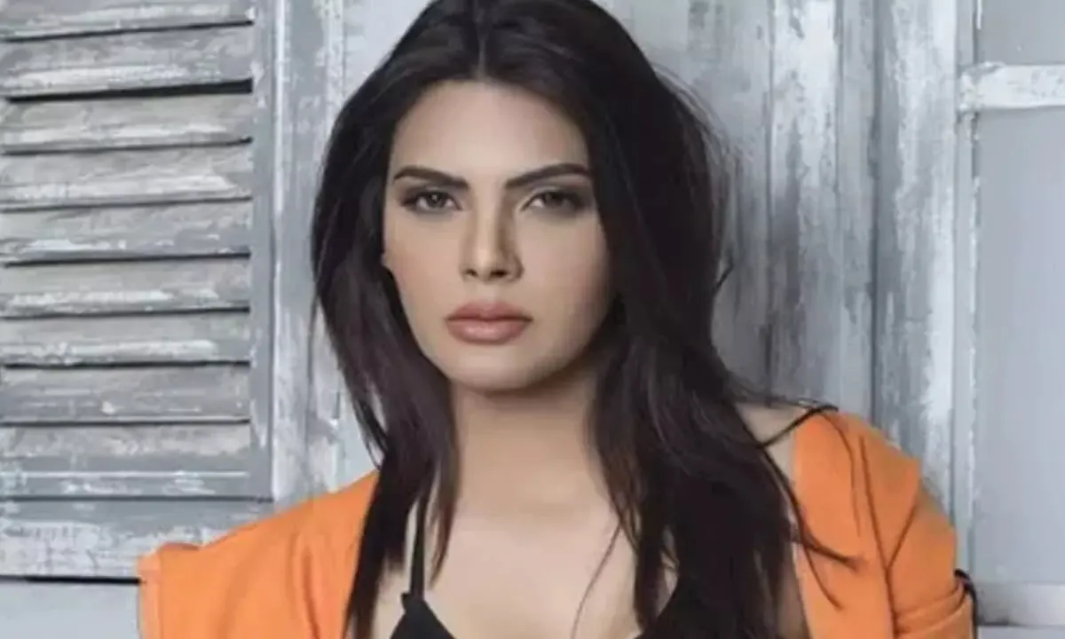 Actress Sherlyn Chopra ने 1650 ग्राम के नकली ब्रेस्ट हटवाए बोलीं- हल्का महसूस कर रही हूं