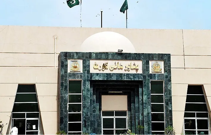 Iran-Pakistan ने दस हजार अफगान शरणार्थियों को जबरदस्ती निकाला