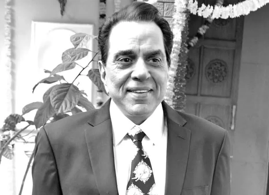 Bollywood के ही-मैन धर्मेंद्र ने दुनिया को कहा अलविदा, फिल्म इंडस्ट्री में शोक की लहर