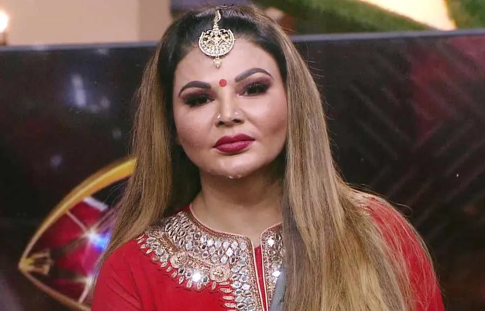 धर्मेंद्र के अंतिम संस्कार पर Rakhi Sawant ने उठाए सवाल