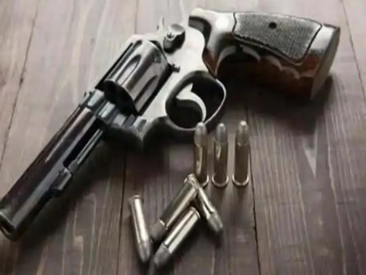 अमेरिका में Student को भारी हथियारों, दर्जनों राउंड गोलियों के साथ किया गिरफ्तार