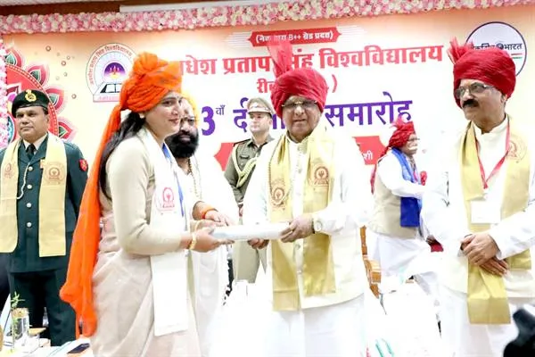 युवाओं पर देश को विश्वगुरू बनाने की महती जिम्मेदारी: Governor Mangubhai Patel