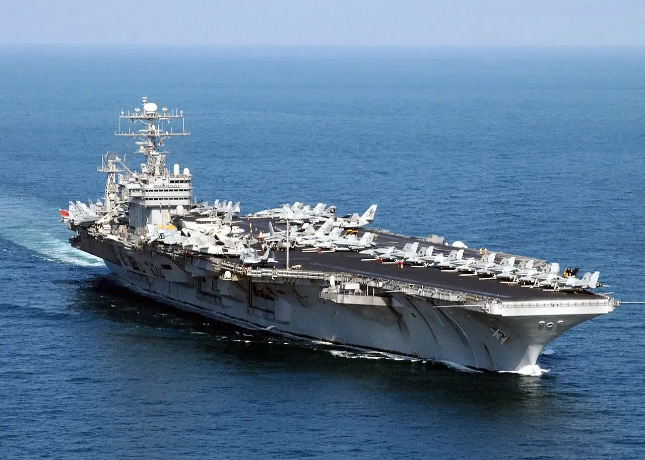 अमेरिका ने जिस USS Abraham Lincoln युद्धपोत को किया ईरान रवाना क्या है उसकी खासीयत