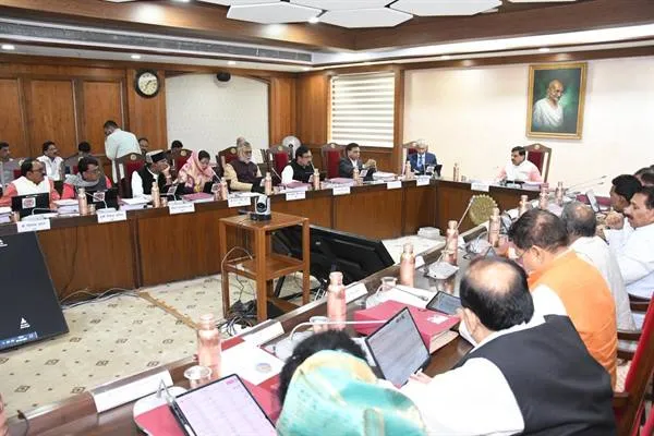 प्रदेश में ओला-पाला से प्रभावित फसलों का सर्वे कर किसानों को तत्काल उपलब्ध कराई जाए सहायता राशि : CM Dr. Mohan Yadav