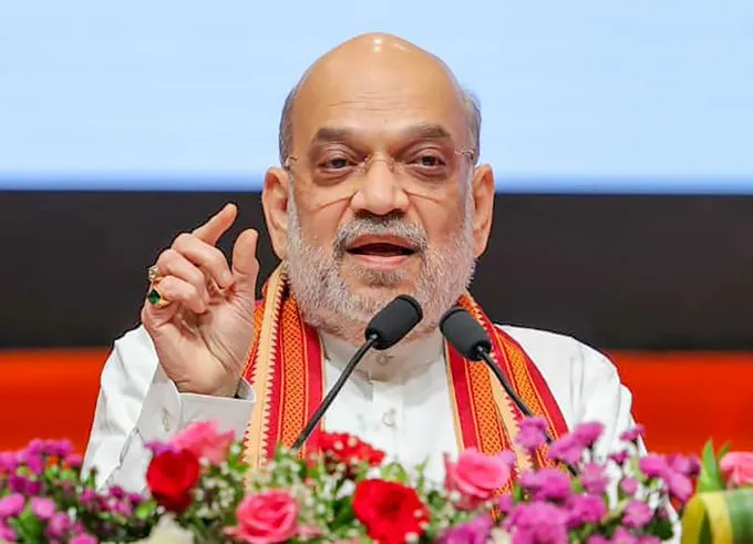 समीक्षा के दौरान Amit Shah ने भरी हुंकार कहा- अगले माह नक्सलवाद से मुक्त हो जाएगा देश