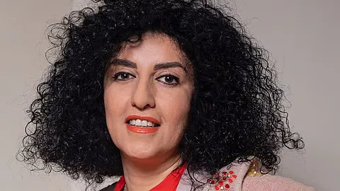 सख्त हुआ ईरान: नोबेल विजेता Narges Mohammadi को सात साल की अतिरिक्त जेल