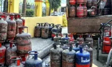 घरेलू रसोई गैस Cylinder के दाम बढ़े अब चुकाने होंगे 60 रुपए ज्यादा, आज से नई दरें लागू