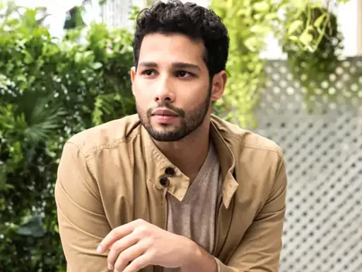 अभिषेक चौबे संग बलिया पर फिल्म बनाएंगे Siddhant Chaturvedi