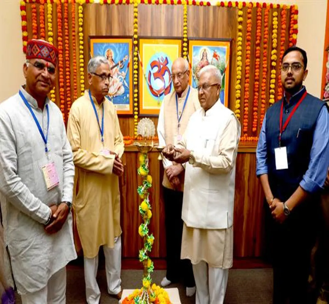 ज्ञान के साथ नैतिकता, संवेदनशीलता और सेवा का भाव आवश्यक: Governor Shri Patel