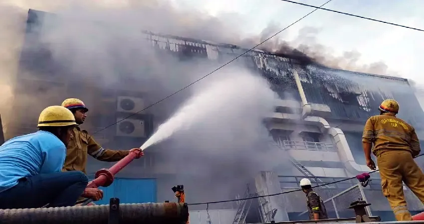 Electricity Meter Factory में आग, दो दर्जन से ज्यादा झुलसे, 250 की बची जान