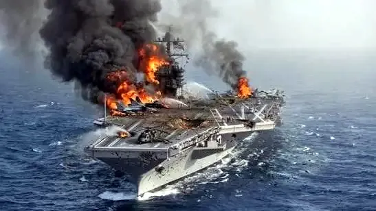 अमेरिकी बेड़े के सबसे शक्तिशाली युद्धपोत Gerald R. Ford में लगी भीषण आग