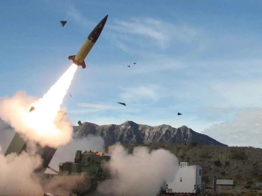 एशिया में नई जंग की आहट: Japan ने चीन की दहलीज तक तैनात कीं लंबी दूरी की मिसाइलें