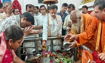 Deputy Chief Minister Shri Shukla ने महामृत्युंजय मंदिर में की पूजा