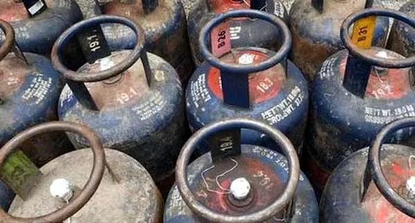 Commercial LPG  की कीमतों में 195.5 रुपए की बढ़ोतरी