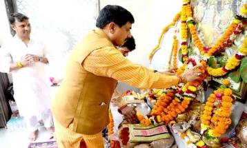 CM Dr. Yadav ने स्टेट हैंगर परिसर स्थित हनुमान मंदिर में किया नमन