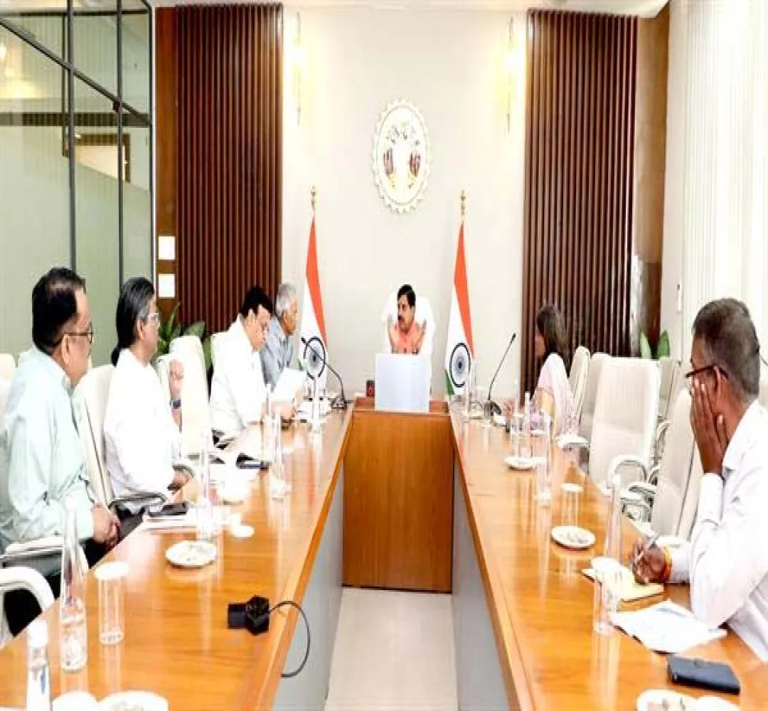 ग्रामीण क्षेत्रों में सड़क निर्माण में आधुनिक तकनीक का अधिक से अधिक करें उपयोग : CM Dr. Mohan Yadav