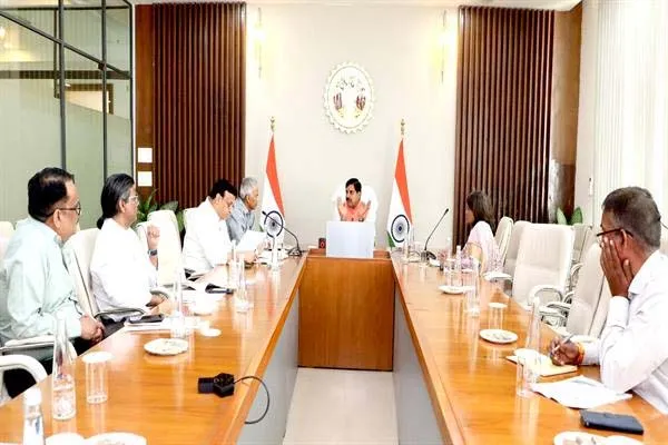 ग्रामीण क्षेत्रों में सड़क निर्माण में आधुनिक तकनीक का अधिक से अधिक करें उपयोग : CM Dr. Mohan Yadav