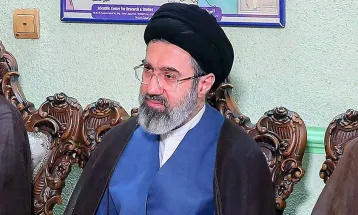 ईरान के नए सुप्रीम लीडर Mojtaba Khamenei हैं बेसुध, ब्रिटिश अखबार के खुलासे से हड़कंप
