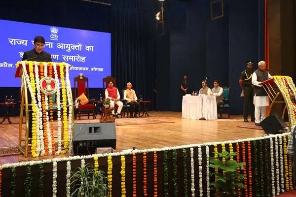 Governor ने नवनियुक्त राज्य सूचना आयुक्तों को दिलाई शपथ