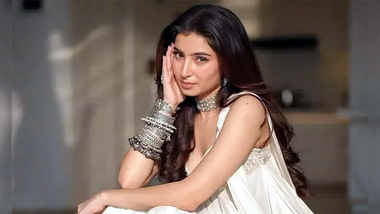 असली हीरो कैमरे के पीछे काम करने वाले लोग: Sara Arjun