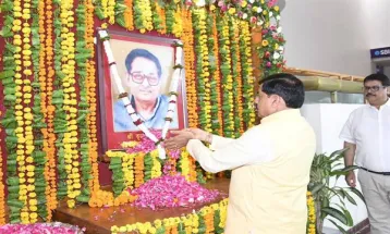 CM Dr. Yadav ने पूर्व विधानसभा अध्यक्ष श्रद्धेय बृजमोहन मिश्रा की जयंती पर पुष्पांजलि अर्पित की