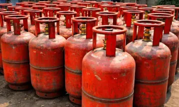 LPG cylinder संकट गहराया: देशभर में डिलीवरी में भारी देरी, उपभोक्ता परेशान