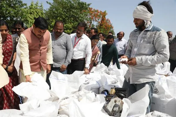 CM Dr. Yadav ने गेहूँ उपार्जन केन्द्र का किया आकस्मिक निरीक्षण
