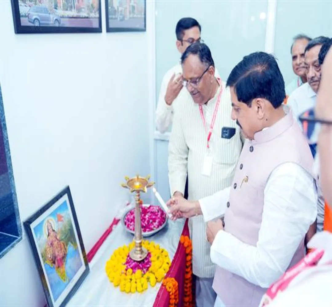 CM Dr. Yadav ने आरोग्य धाम ओपीडी का किया अवलोकन