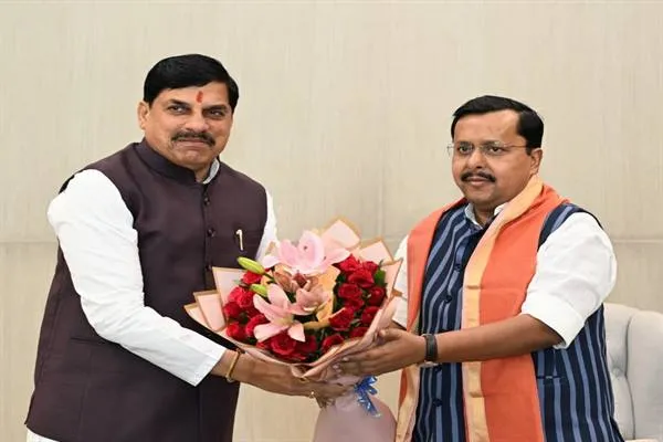 CM Dr. Yadav  ने नई दिल्ली में श्री नबीन और केन्द्रीय शिक्षा मंत्री प्रधान से की सौजन्य भेंट