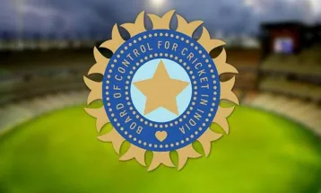BCCI ने धीमी ओवर गति के लिए अक्षर पर जुर्माना लगाया