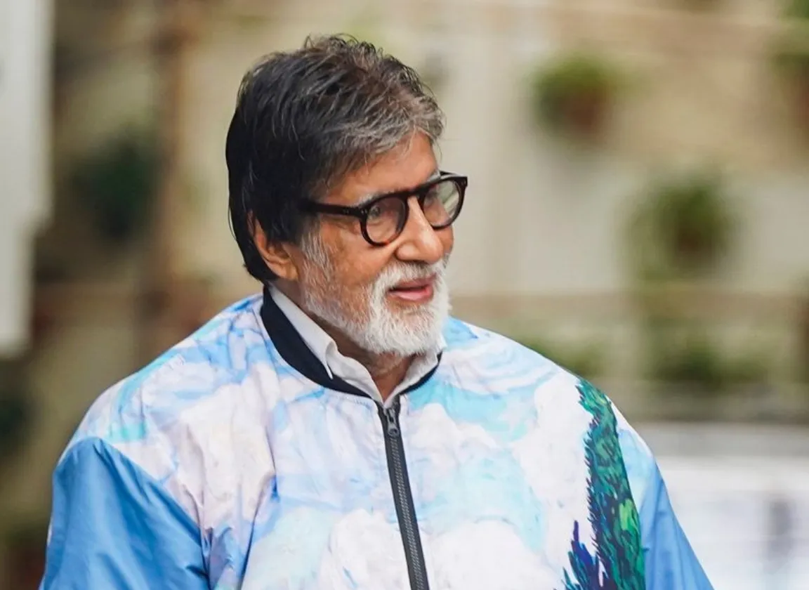 Amitabh Bachchan के वायरल वीडियो से लोग योग करने हो रहे प्रेरित