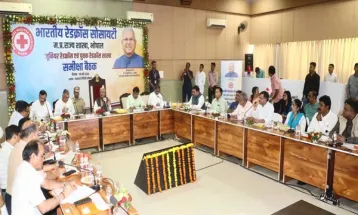 विद्यार्थियों को रेडक्रॉस के सिद्धांतों से करें संस्कारित: Governor Shri Patel