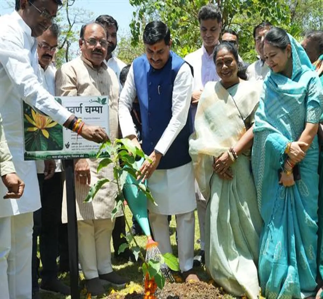 स्वच्छ और हरित पर्यावरण के लिए पेड़ लगाएं और प्रकृति के अनुकूल अपनाएं जीवन शैली : CM Dr. Yadav