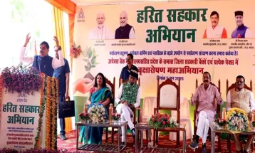 प्रकृति मित्र बनकर धरती माता का आंगन हरा-भरा रखने के लिए लगायें पेड़ : CM Dr. Mohan Yadav