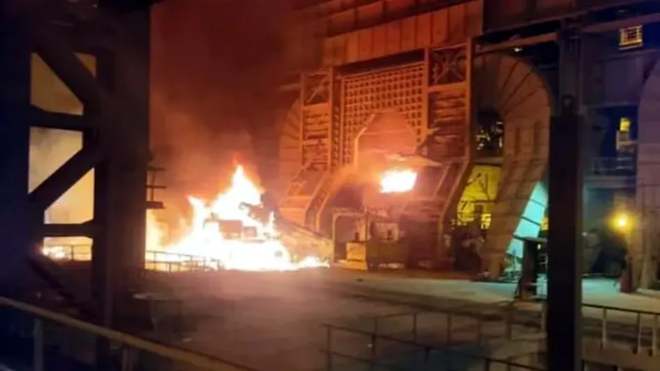 Steel Plant में पिघले स्टील की चपेट में आए 8 मजदूरों की मौत