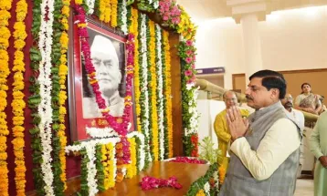 CM Dr. Yadav ने पूर्व मुख्यमंत्री स्व. कैलाश नाथ काटजू की जयंती पर पुष्पांजलि की अर्पित