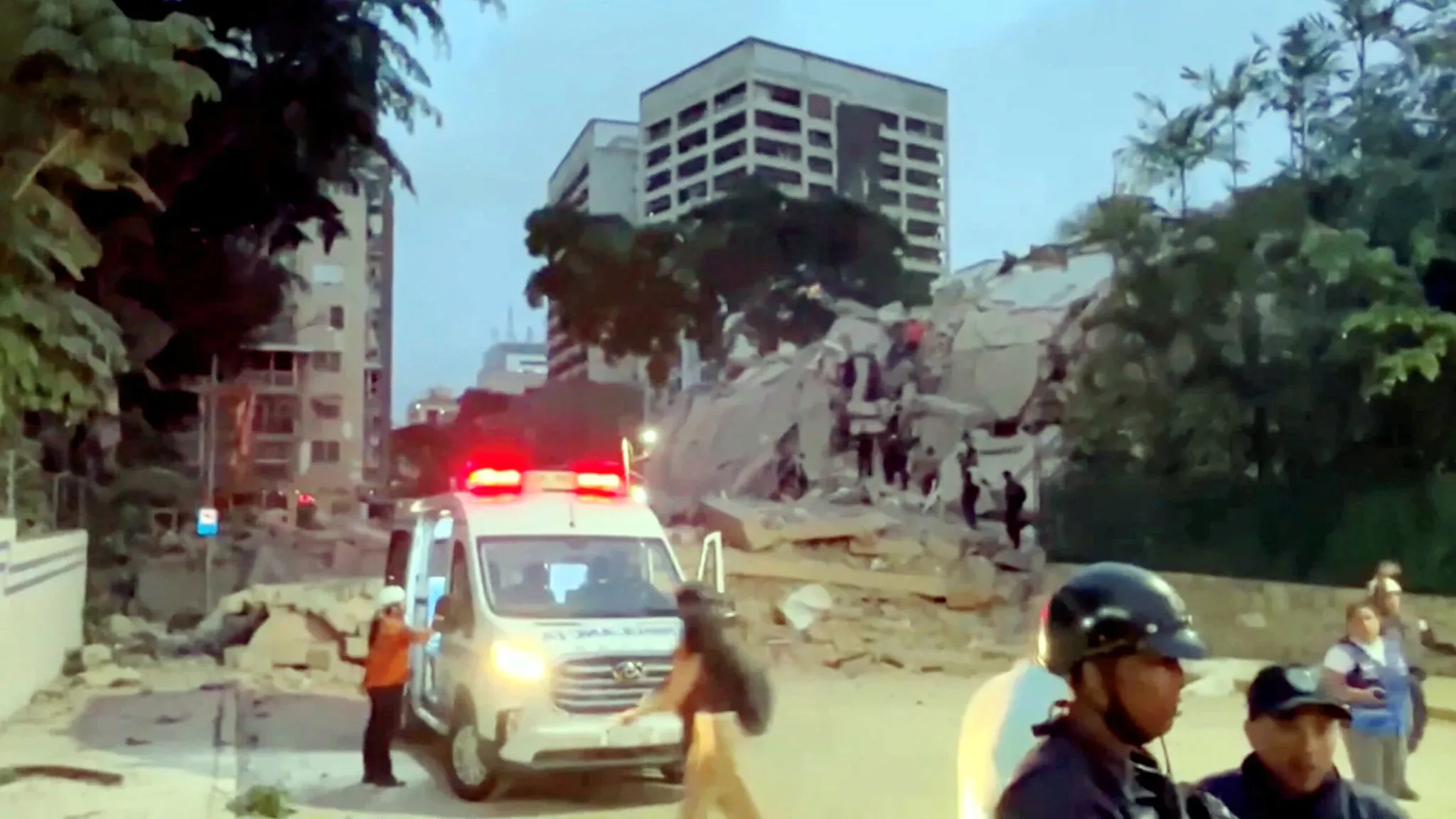 Earthquake in Venezuela: धरती फटी, इमारतें ध्वस्त 1 लाख मौतों की आशंका