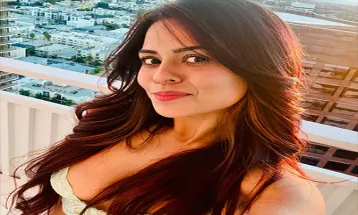 विदेश में रहना है तो संवाद को बेहतर बनाना होगा: Sana Saeed