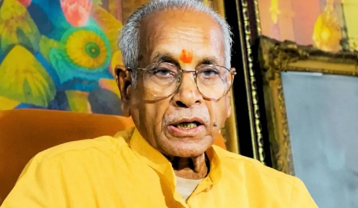 75 पन्नों में लिखीं है Champat Rai की काली करतूत, संतोष दुबे ने एसआईटी को सौंपे सबूत