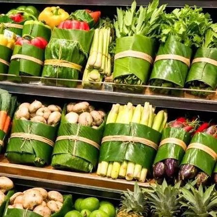 थाईलैंड के Supermarkets में मिलता है केले के पत्तों में सामान