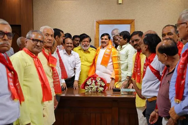 CM Dr. Yadav से मिले शाजापुर जिले के पेंशनर्स