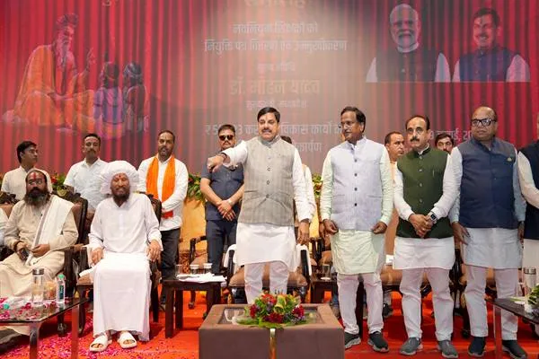 गुरूकुल परम्परा और नवीन तकनीक से गढ़ेंगे भविष्य का मध्यप्रदेश : CM Dr. Yadav