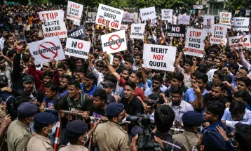 Reservation को लेकर फिर तेज हुई बहस और विरोध की आवाज़ें