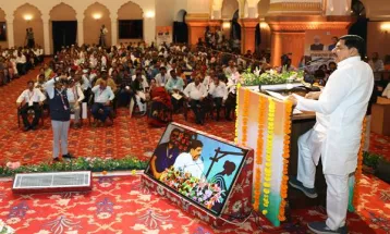 कुटीर एवं ग्रामोद्योग उत्पादों की ग्लोबल मार्केटिंग के करेंगे समस्त प्रयास : CM Dr. Mohan Yadav