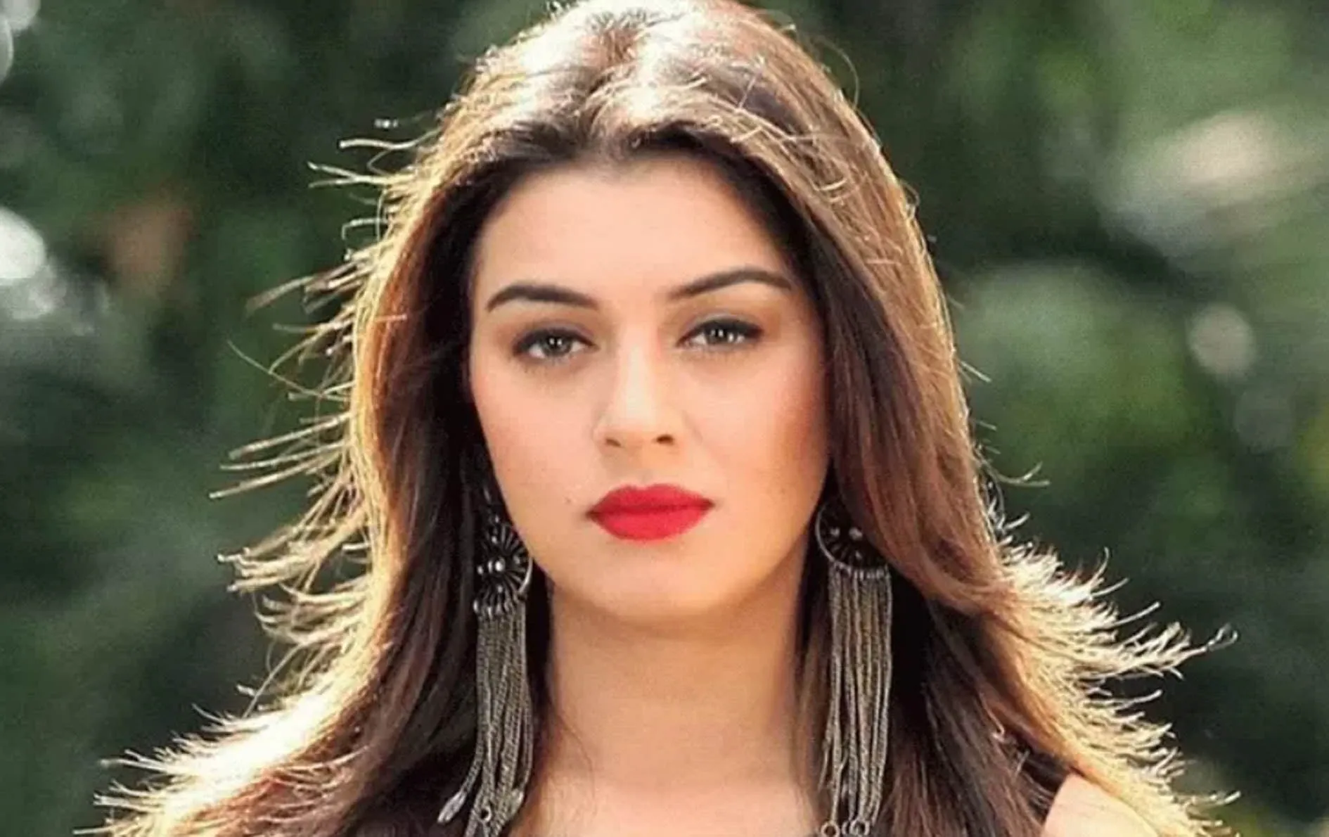 बचपन में ही अभिनय की दुनिया में कदम रख दिया था Hansika ने