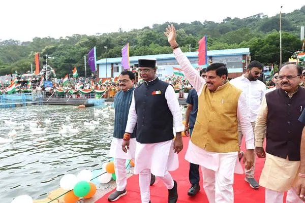 बड़े तालाब में तिरंगा नौका यात्रा निकालकर प्रदेश ने रचा नया कीर्तिमान : CM Dr. Yadav