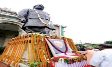 पूर्व पीएम Vajpayee की 8वीं पुण्यतिथि पर सीएम योगी ने दी श्रद्धांजलि